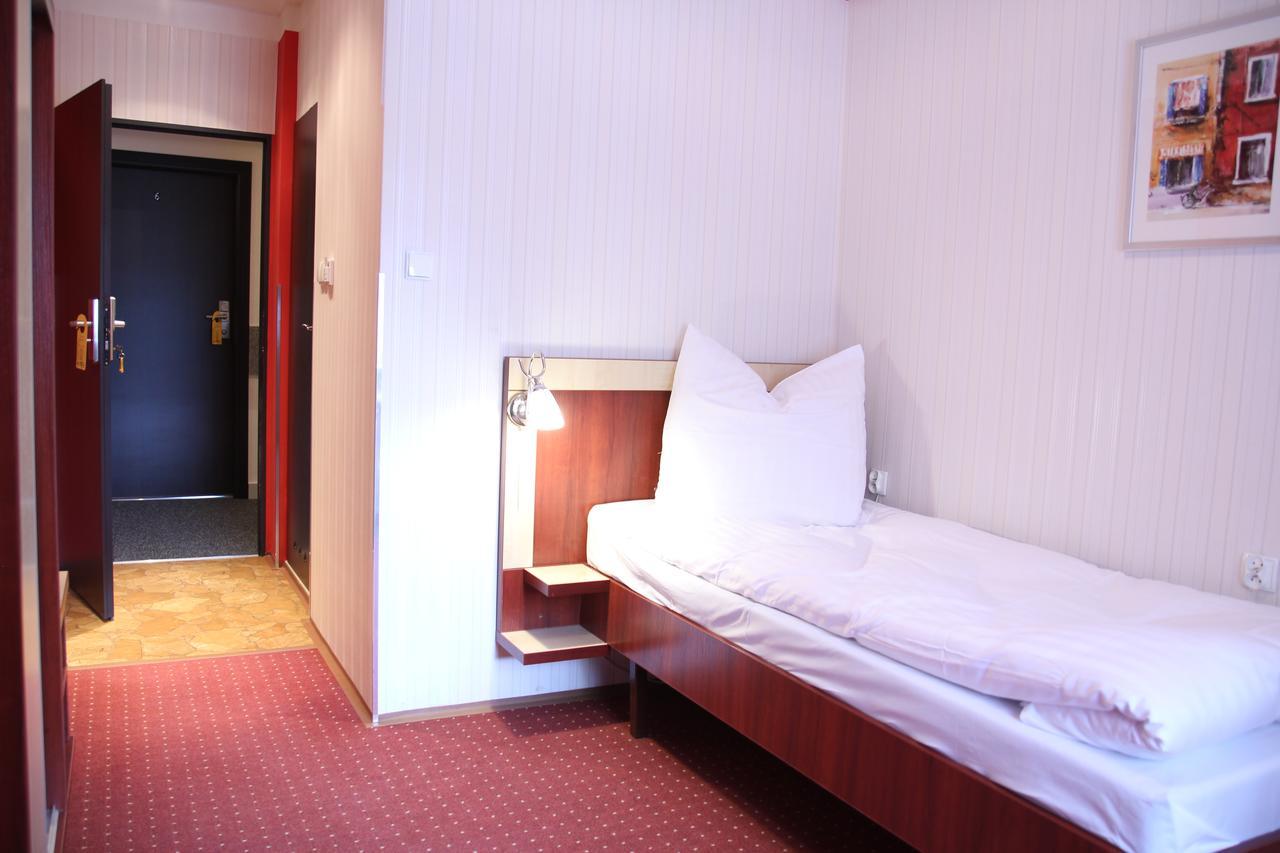 Karczma Pod Mlynem Hotel Katowice Exterior photo